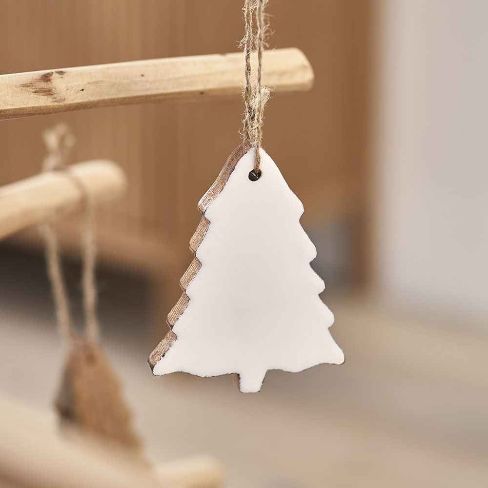 Timber Christmas Decorations: Crafting a Cozy Holiday Atmosphere