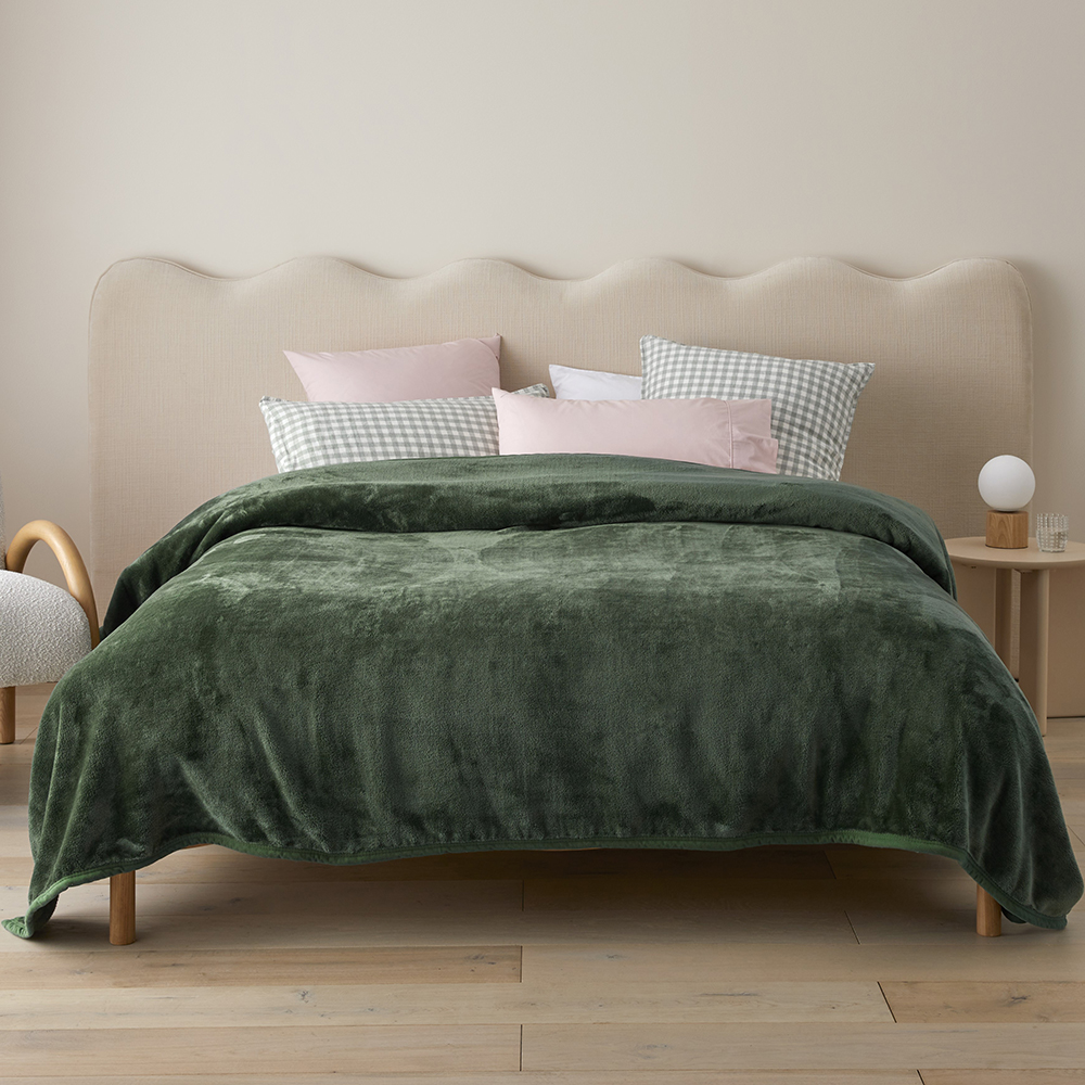 Ultrasoft Dark Green Blanket Adairs