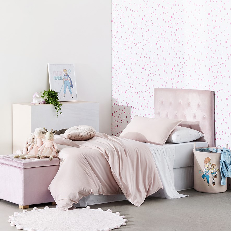 Pink bed outlet head