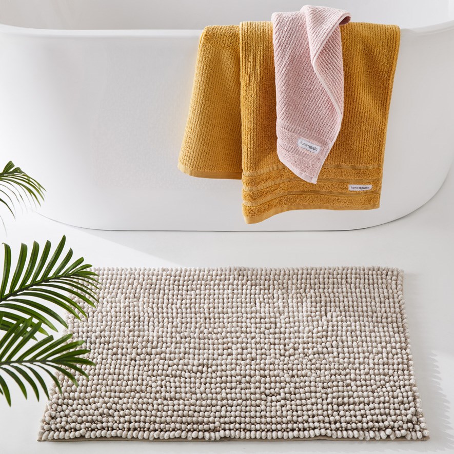 gold bath mats and towels