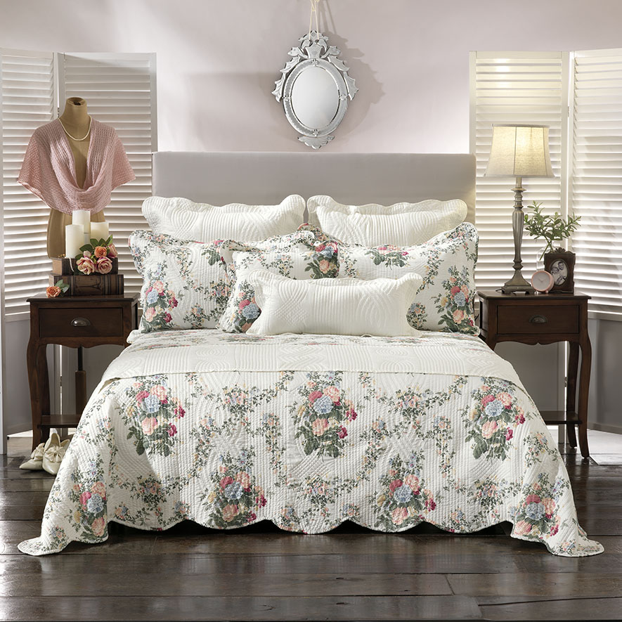 Bedroom spreads deals sets