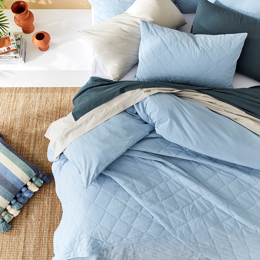 Blue quilt outlet coverlet