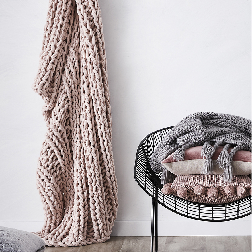 Chunky knit blanket dusty pink sale